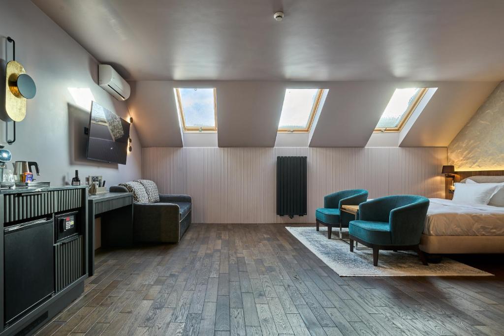 Сімейний двомісний номер в мансарді (корпус Fomich)