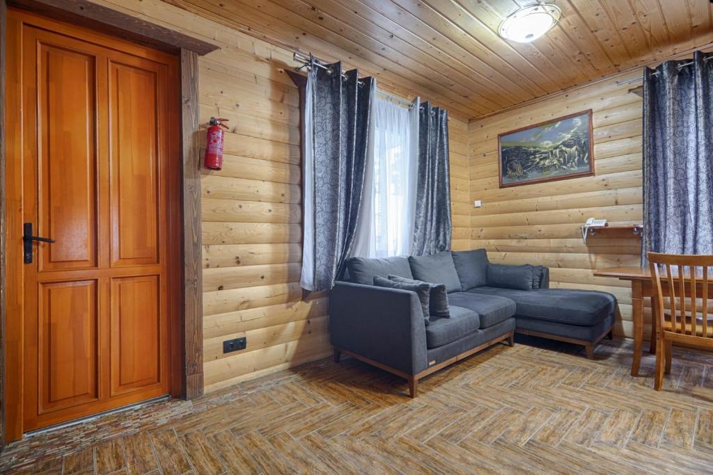 Котедж на дві сімʼї (корпус Fomich)