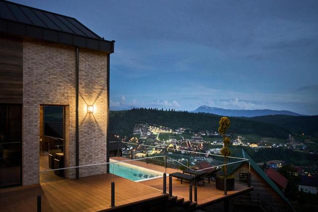 Вілла з власним басейном