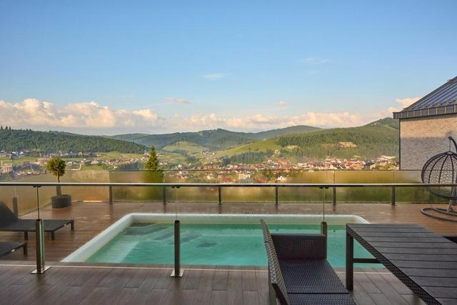 Вілла з власним басейном