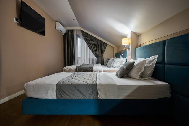 Тримісний економ (корпус Burshtyn)