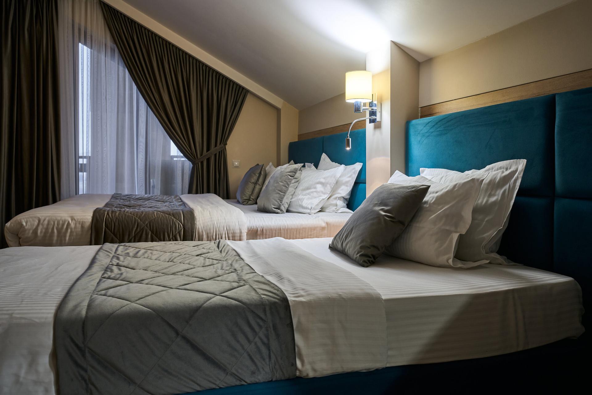 Тримісний економ (корпус Burshtyn)