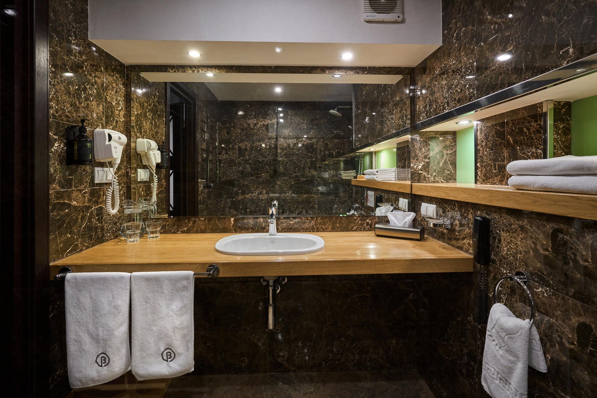 Напівлюкс з балконом (корпус Burshtyn)