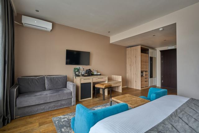 Напівлюкс з балконом (корпус Burshtyn)