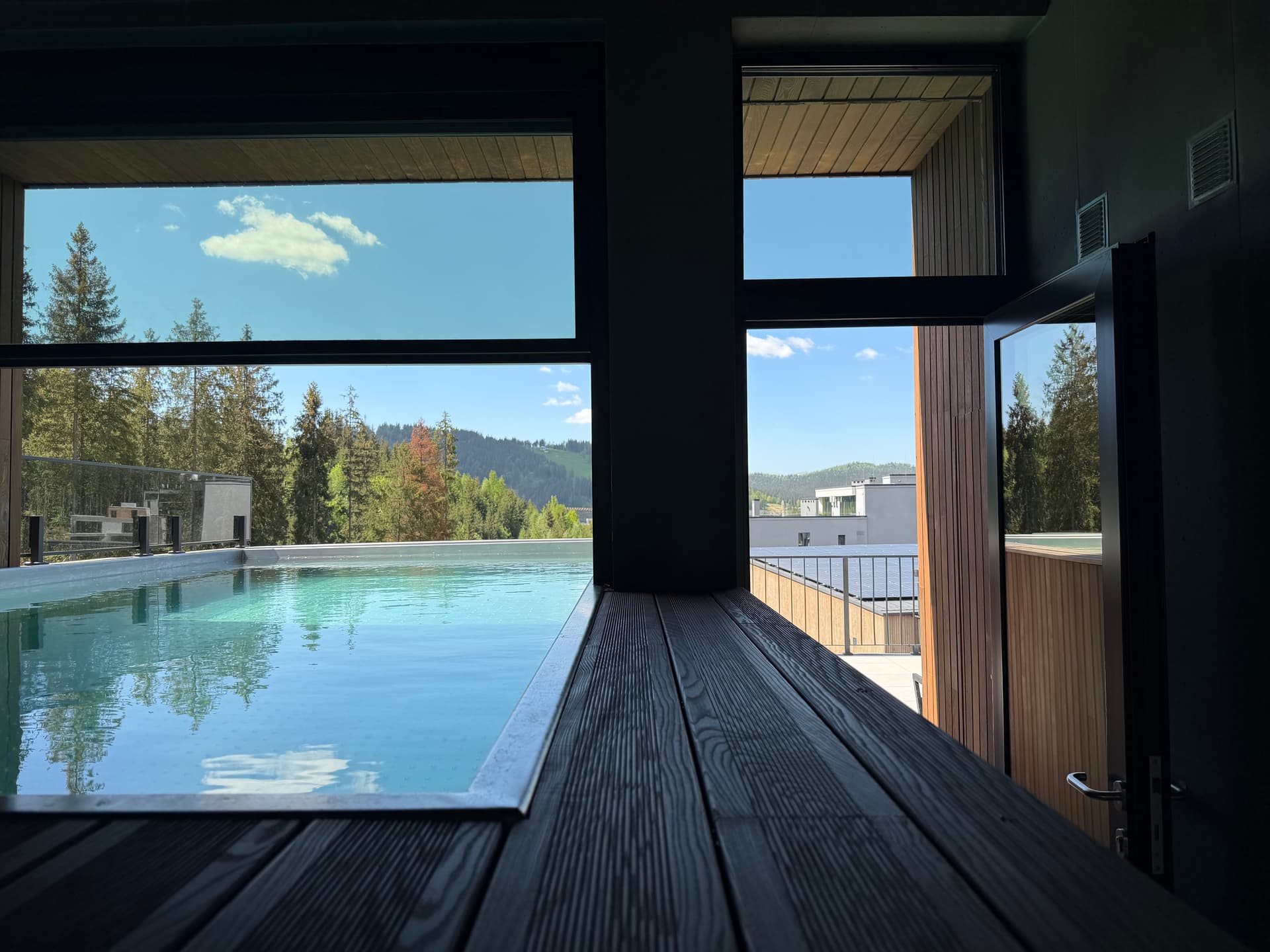 Modern Velvet Chalet Cottage in Bukovel Surrounded by Forest, Photo 2 fomich.ua