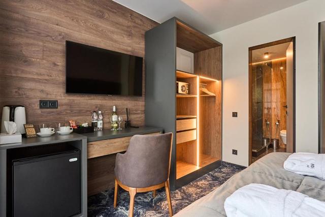 Двомісний економ