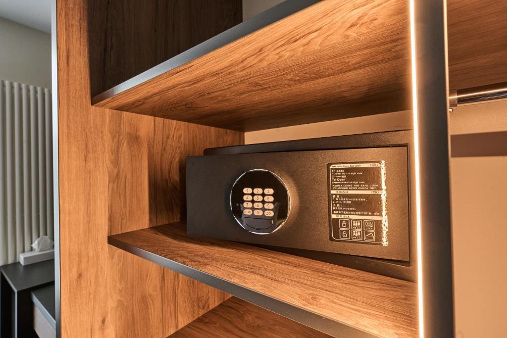 Двомісний економ