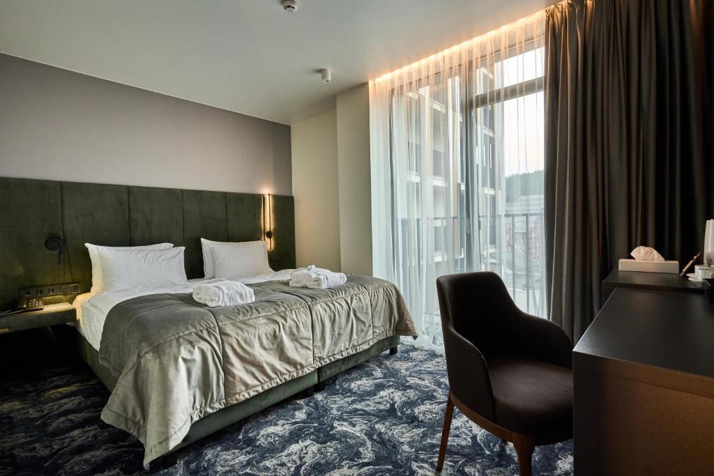 Двомісний економ