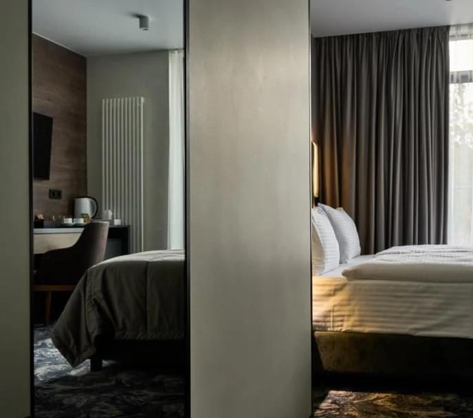 Двомісний економ