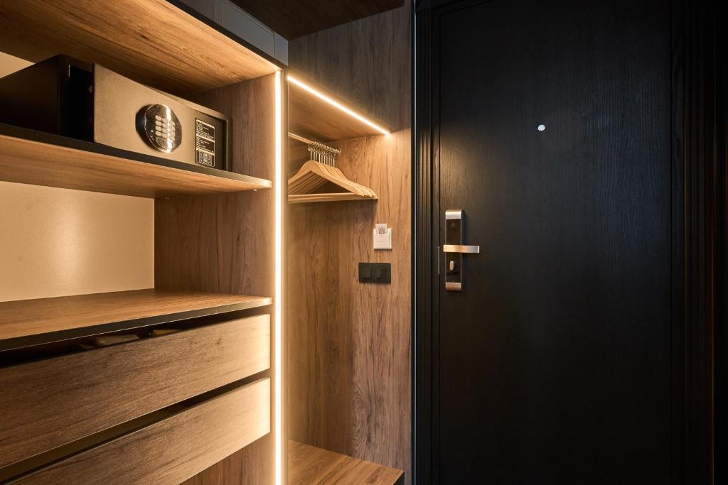 Двомісний економ