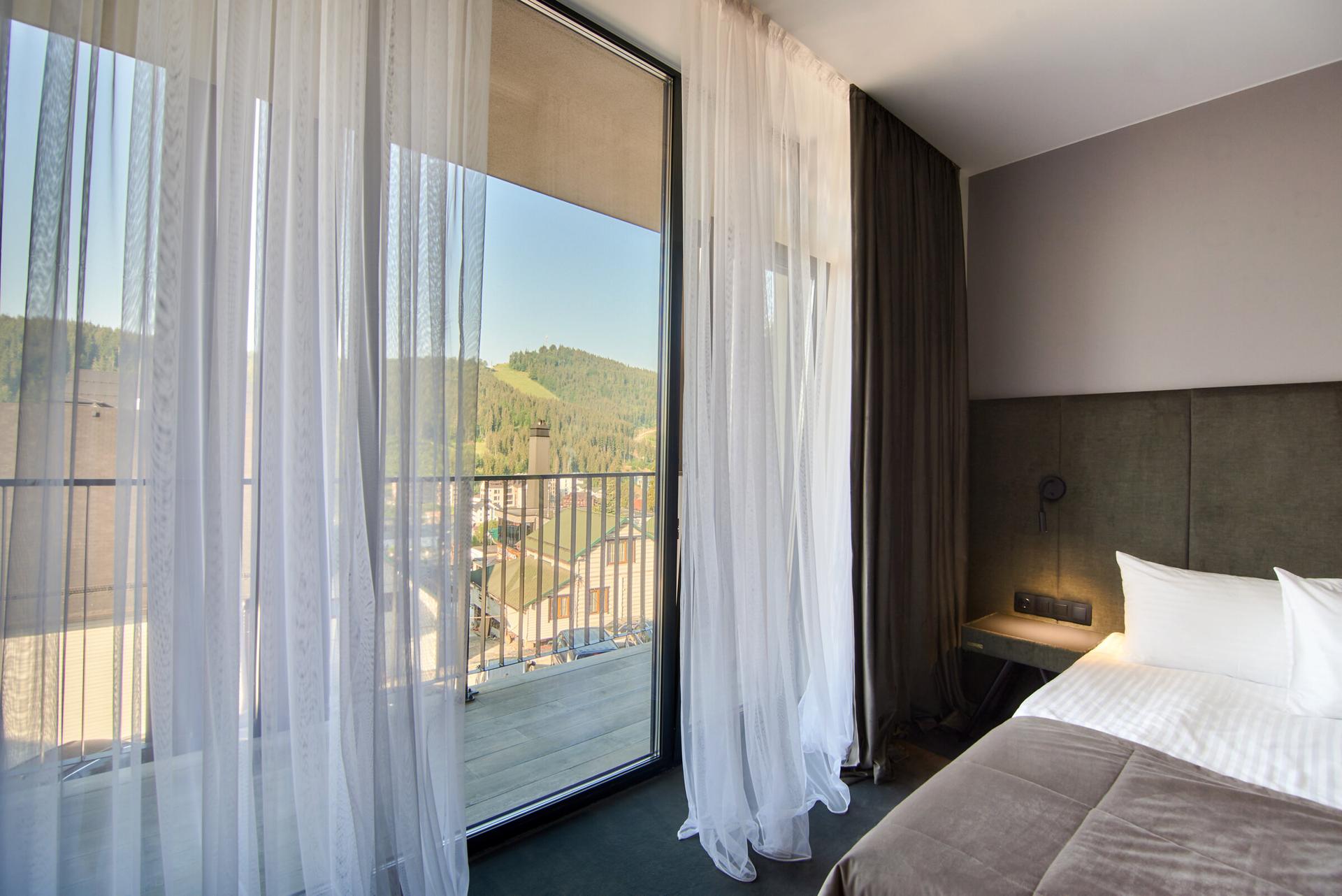 Тримісний сімейний напівлюкс