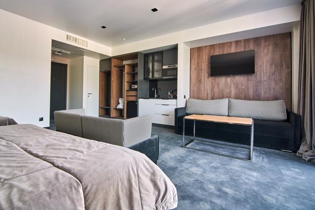 Тримісний сімейний напівлюкс