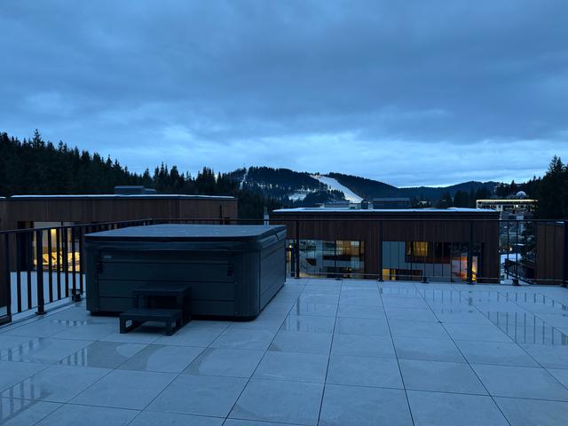 Котедж з власним джакузі